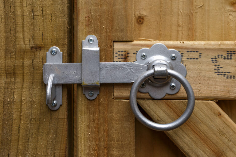 Vinyl Fence Gate Locks: Best Tips To Know While Shopping