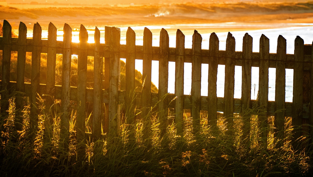 does-vinyl-fence-last-a-long-time-is-it-worth-your-money