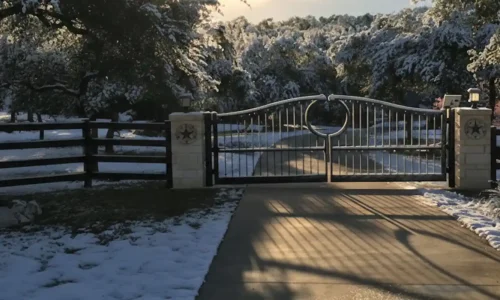 black-vinyl-fence-gates-banner